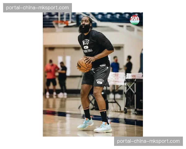 Under Armour发布首款为WNBA球员专属设计的签名战靴